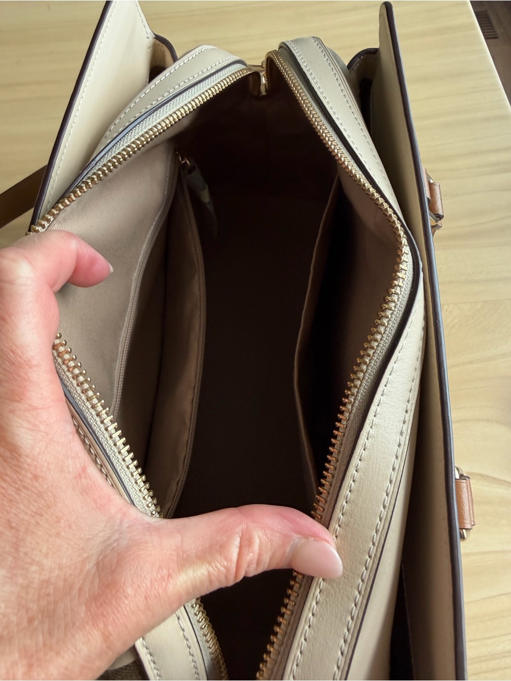 Coach Darcie Carryall Signature Bag - Picture 6 of 8